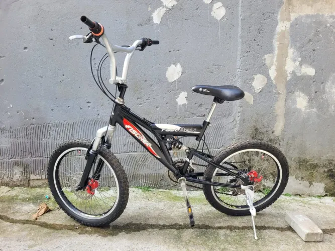 Vendo 2 bicicletas 1 máquina de solda mig sem gás obs consulta valores