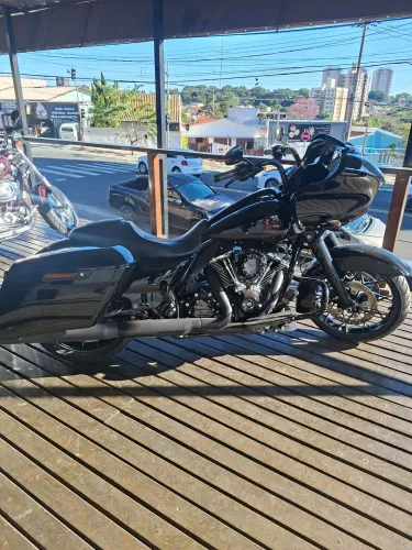 HARLEY DAVIDSON ROAD GLIDE
