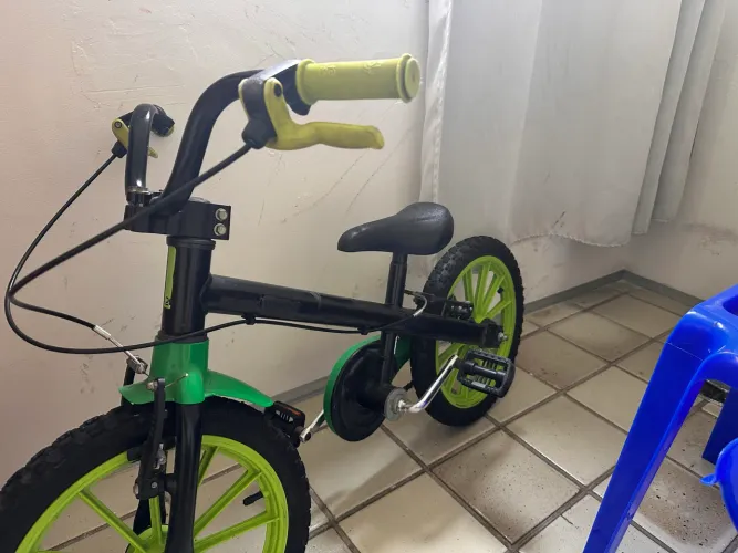 Bicicleta infantil + brinde 