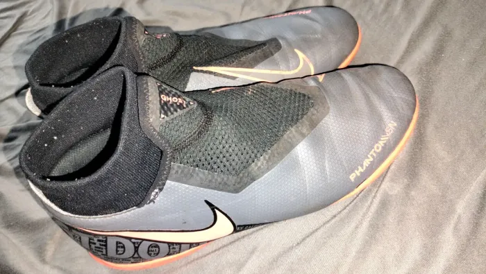 Chuteira de botinha da Nike n 38