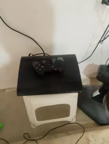 Ps3 super slim desbloqueado vários jogos, dois controles todo atualizado