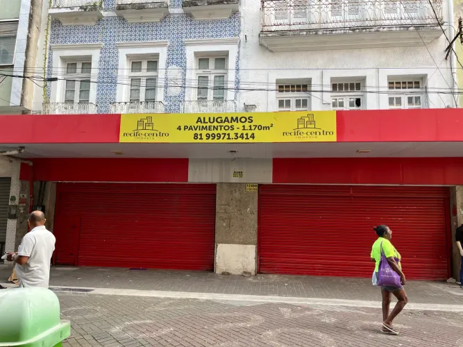 Lojas com 350 m2, edifício com 1.170.