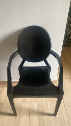 Vendo cadeiras e mesa de madeira