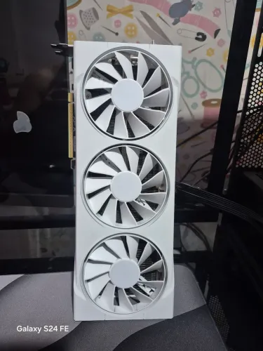 V/T rx 9070 xt por rtx 5070
