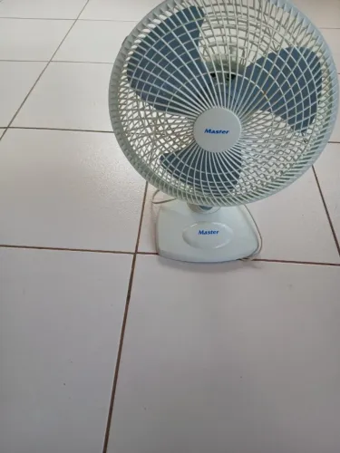 Ventilador usado, 30 cm de diâmetro, marca Master, cor branca, pouco usado, em bom estado.