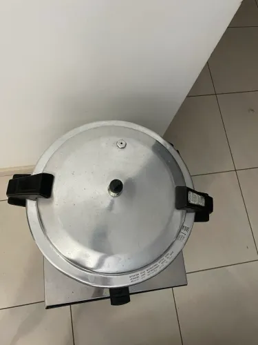 Panela de Pressão Industrial Rochedo 20 litros usada