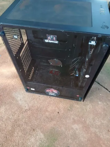 GABINETE GAMER MID TOWER COM 3 FANS LED VERMELHO FRENTE E LATERAL EM VIDRO TEMPERADO