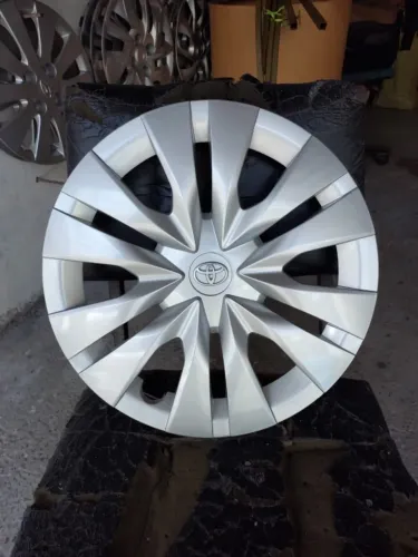 Uma Calota da Toyota Yaris Aro 15 Original
