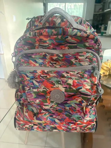 Mochila Kipling Original de Rodinha Com Marcas de Uso 