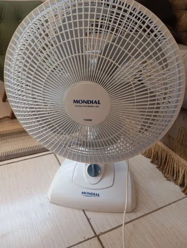 Ventilador mondial branco de 40 centímetros