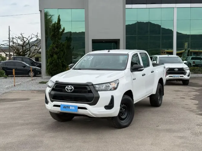 Toyota Hilux CD 4X4 2.8 Diesel Mec. 2023