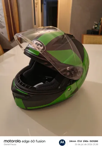Capacete de moto HJC modelo C10 em excelente