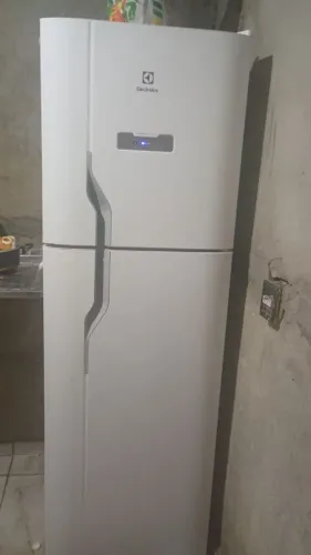 VENDO GELADEIRA 1 ANO DE USO SEMINOVA
