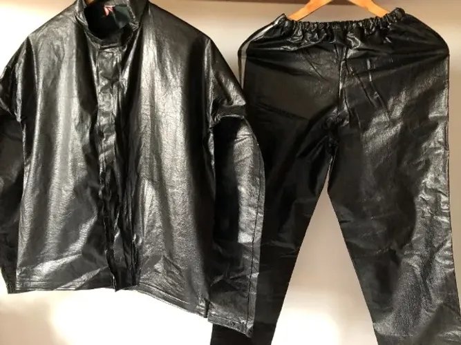 Conjunto Usado Motoqueiro Casaco e Calça Preto Chuva Moto