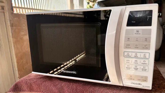 MICRO-ONDAS PANASONIC 20lt