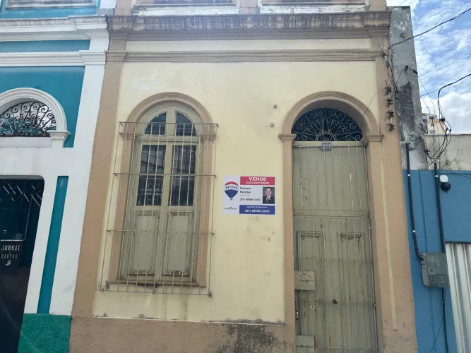 Imóvel comercial à venda na Rua O de Almeida com 140 mil por apenas 420 mil