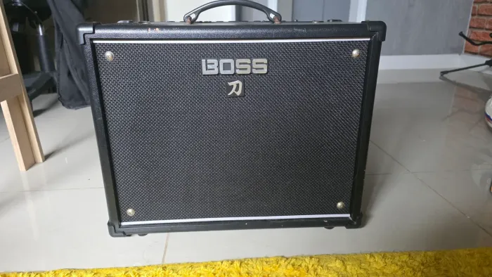 Amplificador BOSS KATANA 50w. "INCLUSO TRANSFORMADOR 110/220V".