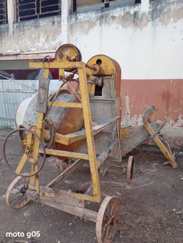Betoneira Menegotti 600litros com motor