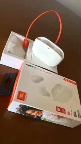 ? JBL Wave Buds Branco - R$ 150,00