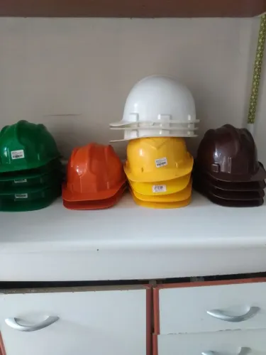 Capacetes para construção civil .