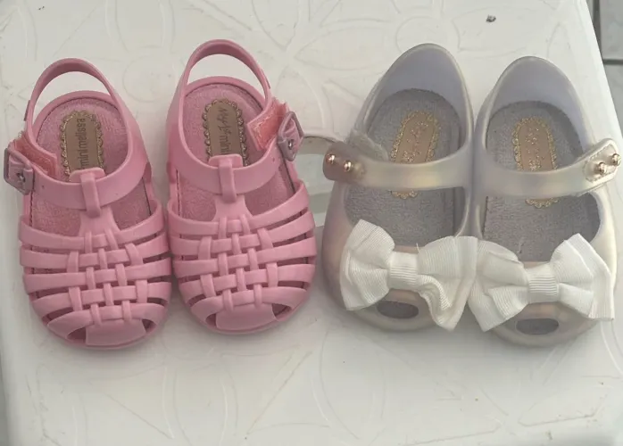 Duas Mini Melissa Original Usada poucas vezes, em bom estado R$: 130,00 Número: 15