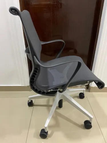 Cadeira herman miller setu super nova pouco uso 