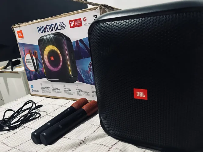 Vendo caixa JBL completa e com karaokê