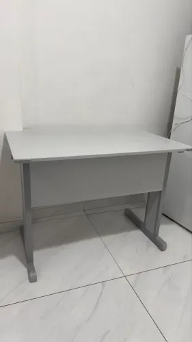 Mesa de escritório- resistente