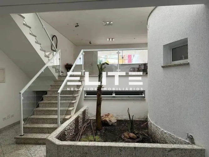 Sobrado para Aluguel Comercial ou Residencial na Vila Bastos (Santo André) com 4 Suítes e