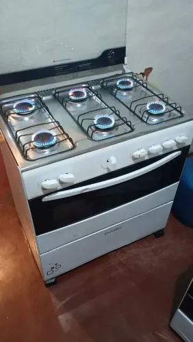 Vendo Fogão 6 bocas esmaltec 