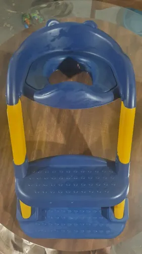 Assento redutor infantil com escada para vaso sanitário