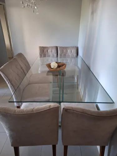 Mesa de vidro usada Sala de Jantar