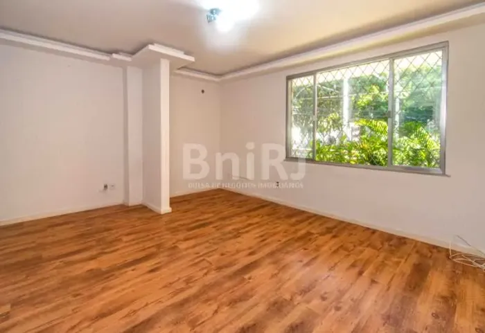 APARTAMENTO TÉRREO CHARMOSO. SALÃO E 02 QUARTOS. VENHA CONHECER. ACEITAMOS FINANCIAMENTO E