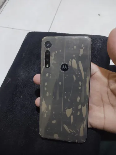 Vendo um Motorola modelo moto g8 play 32 GB de memória Android 10 com uma capinha Black