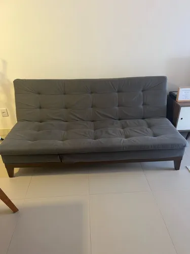 Sofa cama semi novo em suede