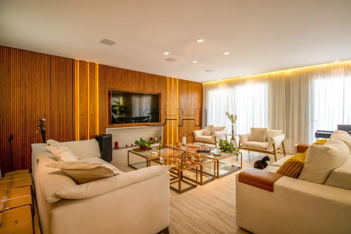 Aluguel Casa em Condomínio 4 Dormitórios - 550 m² Chácara Santo Antônio