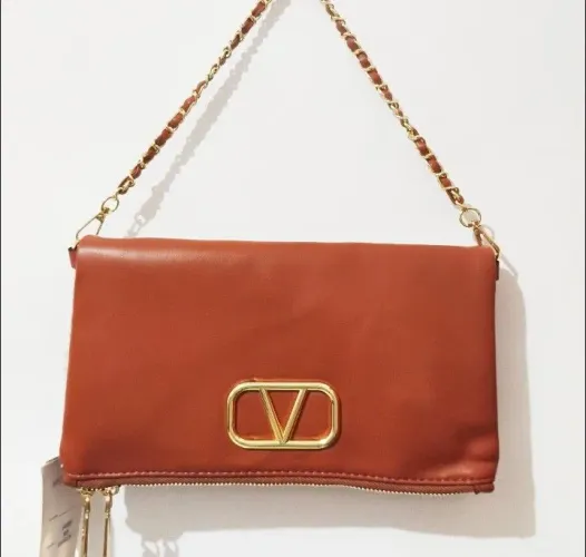 Bolsa caramelo dobrável com duas alças e detalhes dourados média ombro transversal 