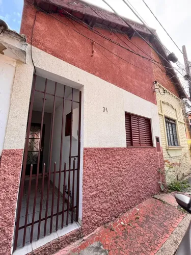 Casa Térrea para alugar na Vila Assis 2 quartos sala cozinha 1 banheiro NAO TEM GARAGEM So