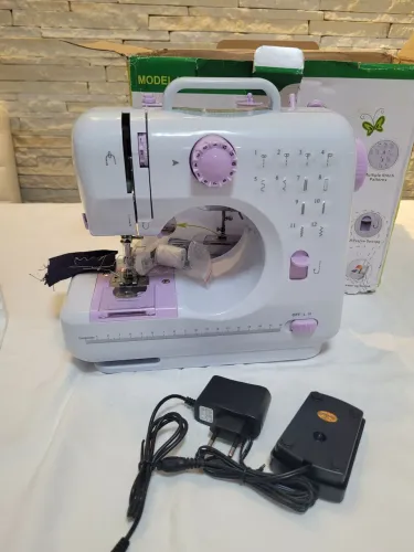 Mini máquina de costura