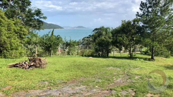 Terreno de 4260m² no bairro Ribeirao Da Ilha