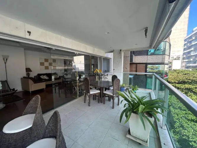 Leblon- Quadra da Praia| Apartamento 170m² com varanda | 3 quartos - 1 suíte REF: BAAP4693