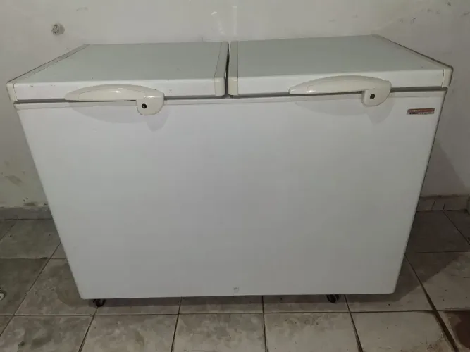 Vendo um Freezer 412 litros fricon