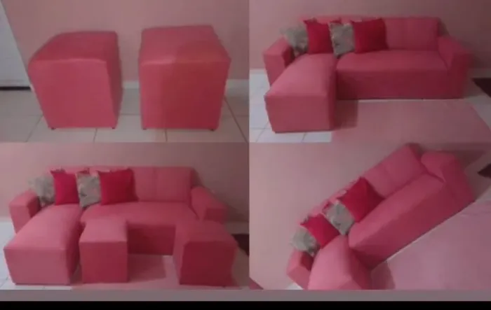 Sofá e dois puffs rosa