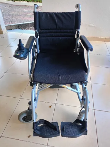 Cadeira de rodas motorizada usada