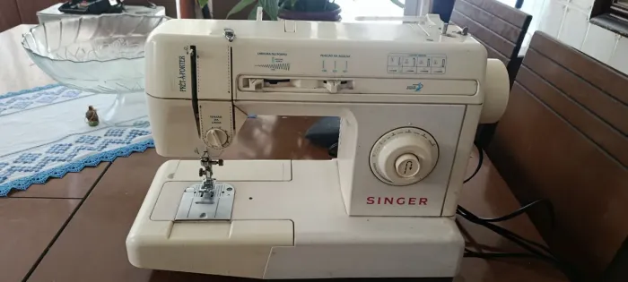 Máquina de costura Singer Pret-À-Porter 4814C