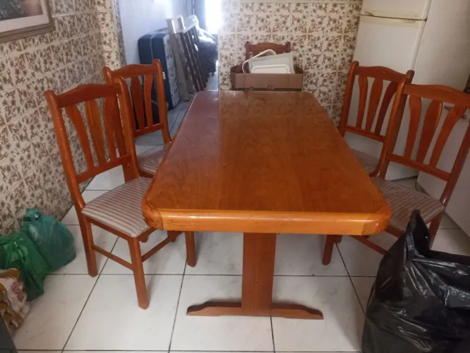 Mesa com 6 cadeiras