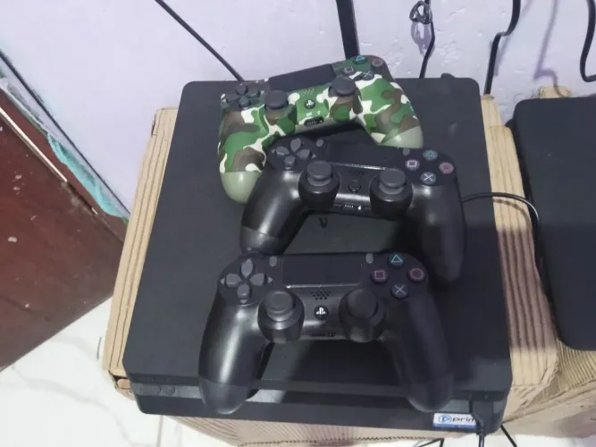 PS4 SLIM 
