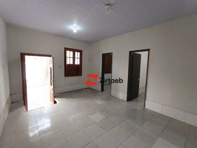 CASA COM SALA AMPLA, 3 QUARTOS, BANHEIRO COM ARMÁRIO, COPA E COZINHA COM ARMÁRIO, ÁREA DE 
