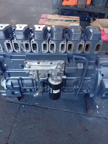 Vendo um motor MWM X10 turbo parcial tudo novo std peças metal leve original