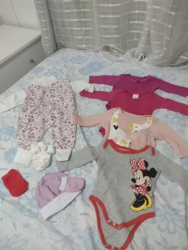 Lote de roupas menina RN/3 meses +- 9 peças 